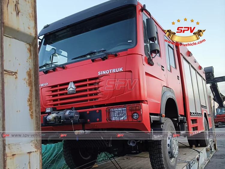 1 Unit of Sinotruck 4X4 Fire Truck Loadded on 40 FR - Front Side View